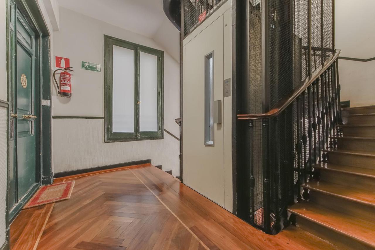 Spacious New Apartment Para 7 En La Plaza De Tirso De Molina マドリード エクステリア 写真